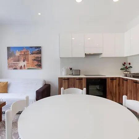 Comfy With Terrace, 5 Mins To Sliema Ferries By 360 Estates