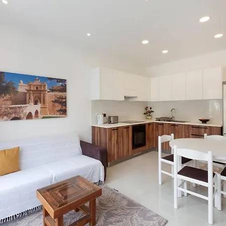 Comfy With Terrace, 5 Mins To Sliema Ferries By 360 Estates