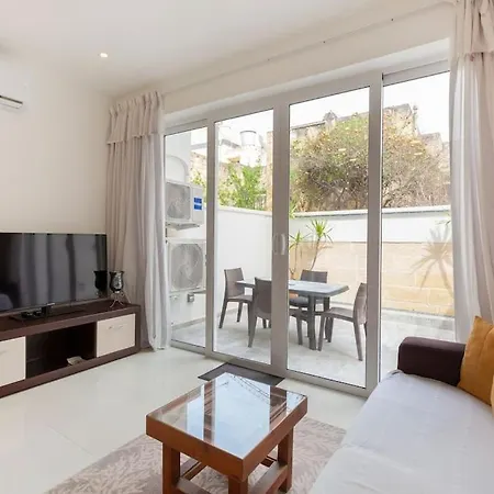 Comfy With Terrace, 5 Mins To Sliema Ferries By 360 Estates *