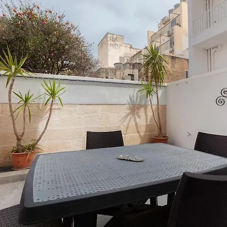 公寓 Comfy With Terrace, 5 Mins To Sliema Ferries By 360 Estates