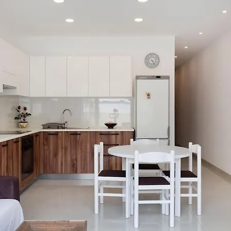 Comfy With Terrace, 5 Mins To Sliema Ferries By 360 Estates *