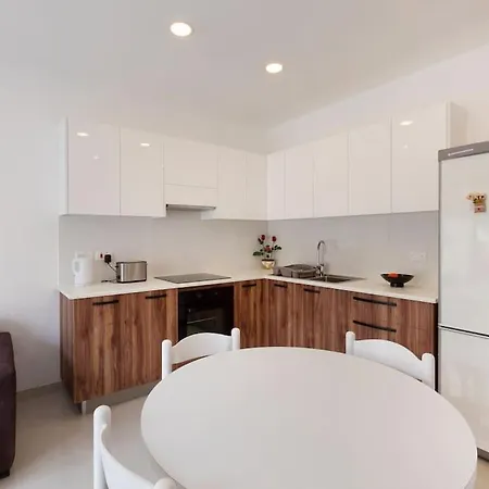 Comfy With Terrace, 5 Mins To Sliema Ferries By 360 Estates *