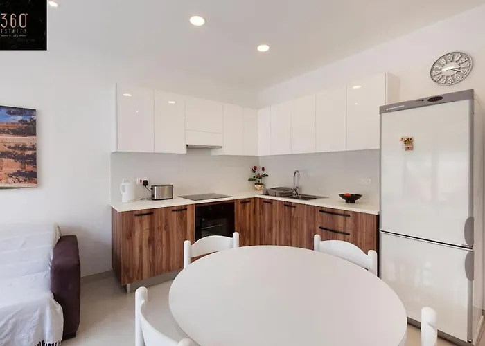 Comfy With Terrace, 5 Mins To Sliema Ferries By 360 Estates *